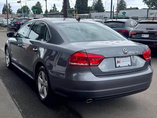 2013 Volkswagen Passat 2.0 TDI SE w/ Sunroof