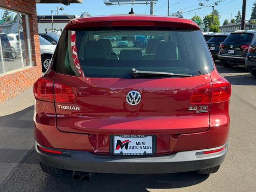 Wild Cherry Metallic 2015 Volkswagen Tiguan 2.0T SE 4MOTION