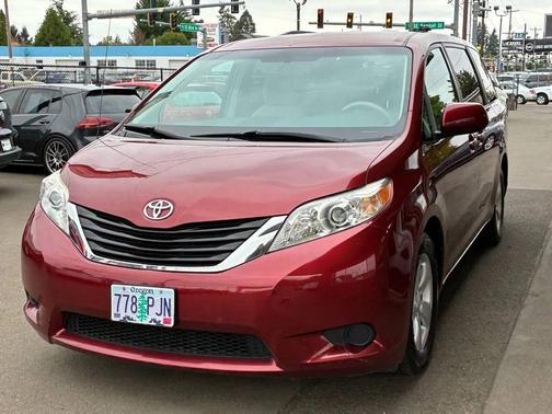 2012 Toyota Sienna LE