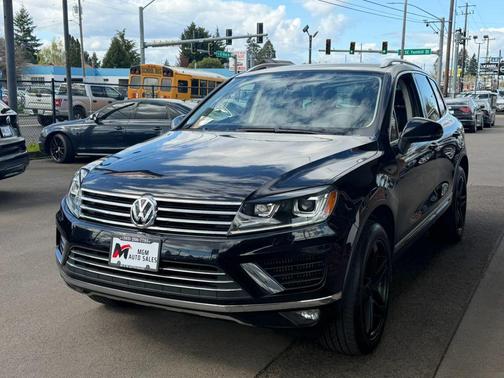 Deep Black Pearl 2015 Volkswagen Touareg TDI Sport w/Technology
