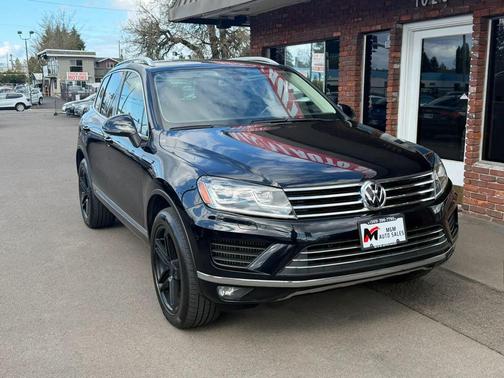 Deep Black Pearl 2015 Volkswagen Touareg TDI Sport w/Technology