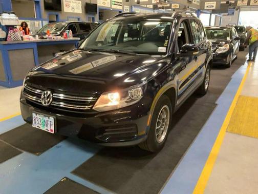 Deep Black Pearl 2015 Volkswagen Tiguan 2.0T S 4MOTION