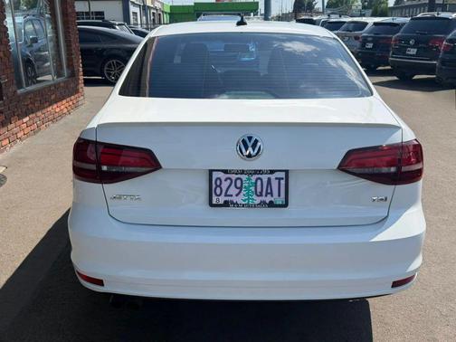 Pure White 2016 Volkswagen Jetta 1.8T Sport
