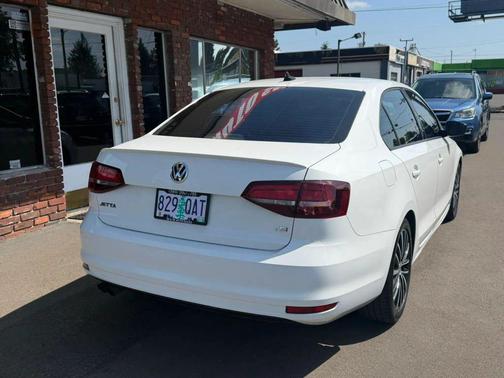 Pure White 2016 Volkswagen Jetta 1.8T Sport