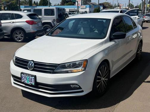 Pure White 2016 Volkswagen Jetta 1.8T Sport