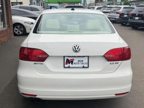 Candy White 2013 Volkswagen Jetta SE