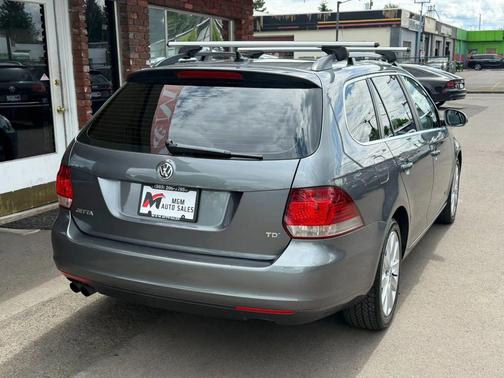 Platinum Gray Metallic 2014 Volkswagen Jetta SportWagen DSG TDI w/Sunroof & Nav