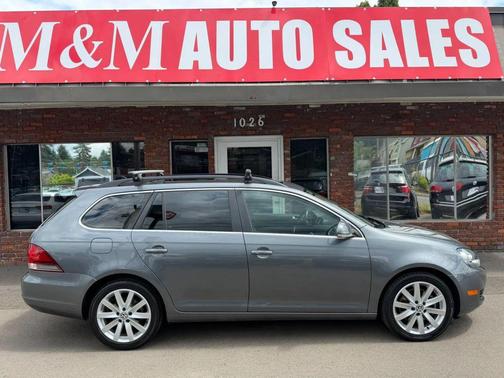 Platinum Gray Metallic 2014 Volkswagen Jetta SportWagen DSG TDI w/Sunroof & Nav