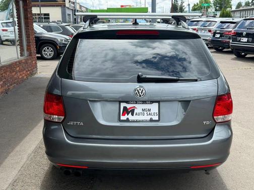 Platinum Gray Metallic 2014 Volkswagen Jetta SportWagen DSG TDI w/Sunroof & Nav