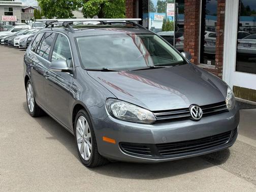 Platinum Gray Metallic 2014 Volkswagen Jetta SportWagen DSG TDI w/Sunroof & Nav