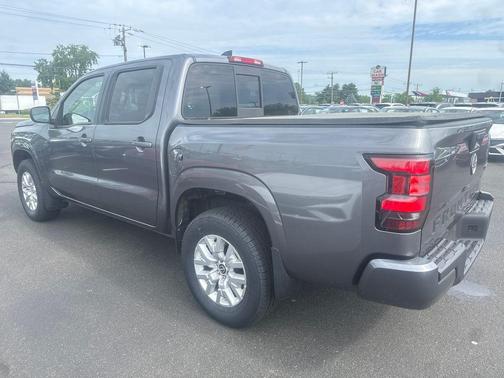 Gun Metallic 2022 Nissan Frontier SV