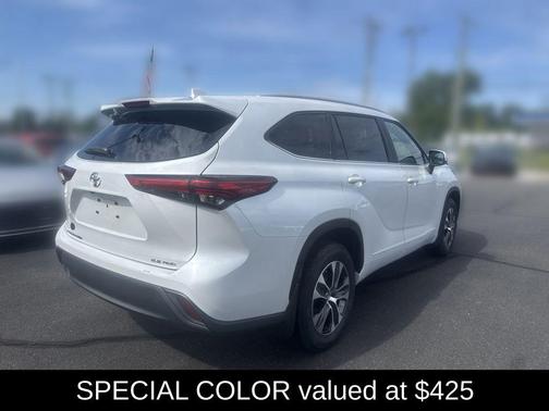 Wind Chill Pearl 2023 Toyota Highlander XLE