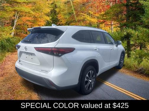Wind Chill Pearl 2023 Toyota Highlander XLE