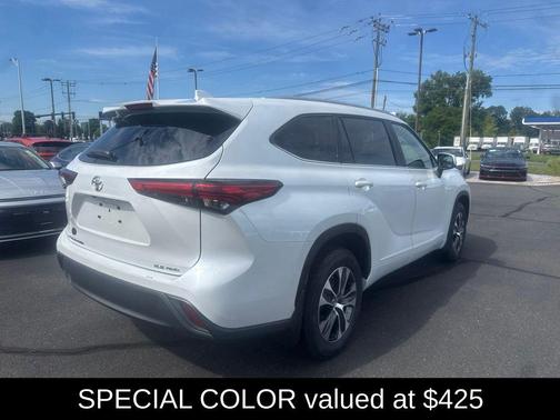 Wind Chill Pearl 2023 Toyota Highlander XLE