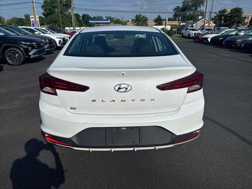 2019 Hyundai ELANTRA SE