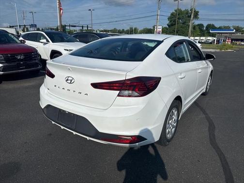 2019 Hyundai ELANTRA SE