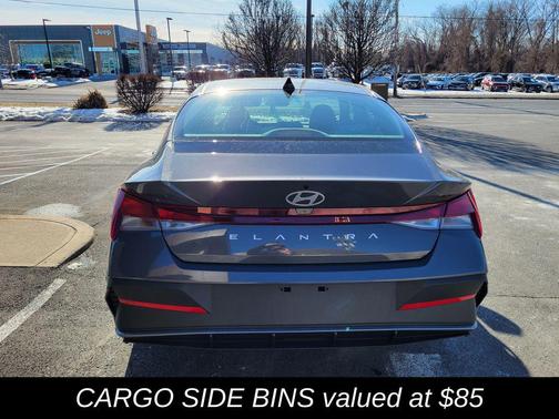 2025 Hyundai ELANTRA SE