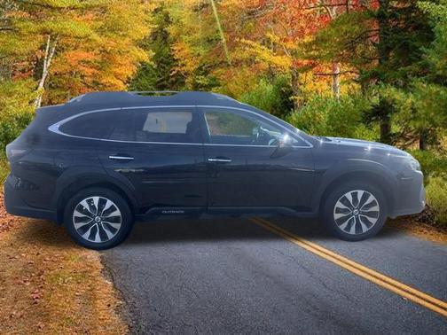 Crystal Black Silica 2023 Subaru Outback Touring