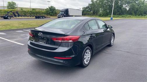 2018 Hyundai ELANTRA SE