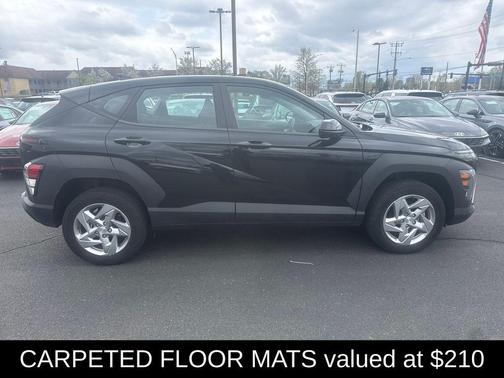 Abyss Black Pearl 2024 Hyundai KONA SE