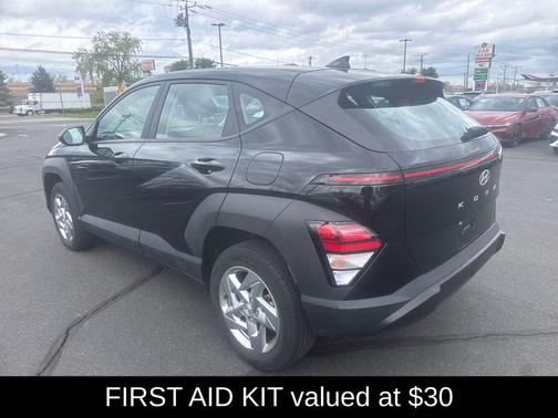 Abyss Black Pearl 2024 Hyundai KONA SE