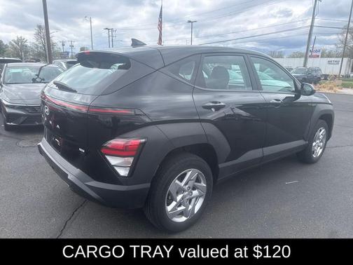 Abyss Black Pearl 2024 Hyundai KONA SE