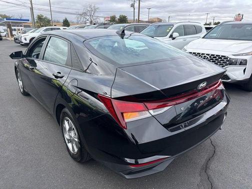 2022 Hyundai ELANTRA SE