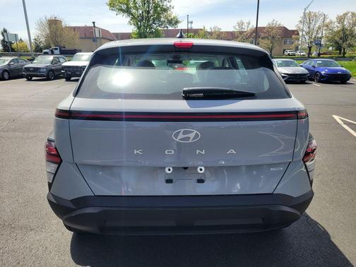 Cyber Gray Metallic 2026 Hyundai KONA SE