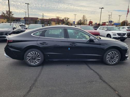 Abyss Black 2026 Hyundai SONATA Hybrid Limited