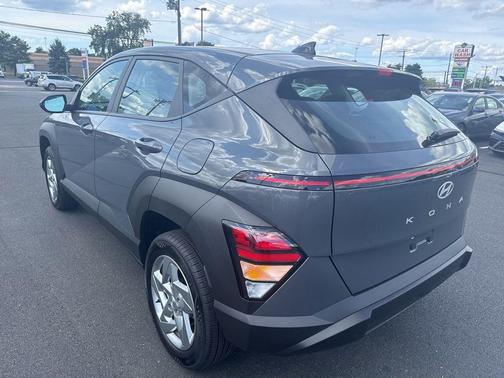 2025 Hyundai KONA SE
