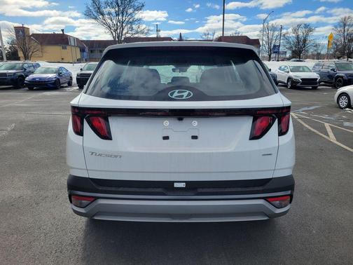 2026 Hyundai TUCSON SE