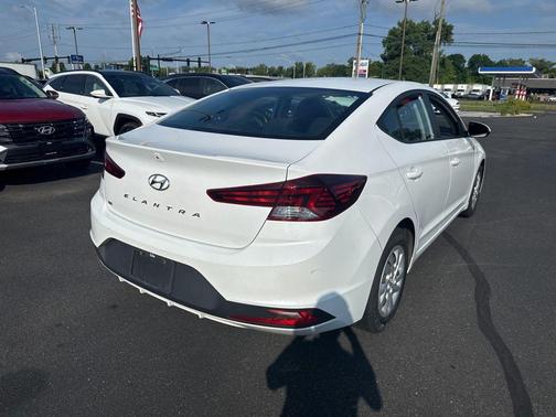 Quartz White Pearl 2019 Hyundai ELANTRA SE
