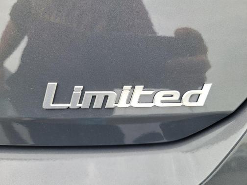 Ecotronic Gray 2026 Hyundai ELANTRA Limited
