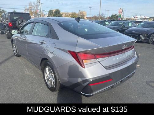 2025 Hyundai ELANTRA SE