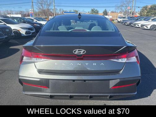 2024 Hyundai ELANTRA SE