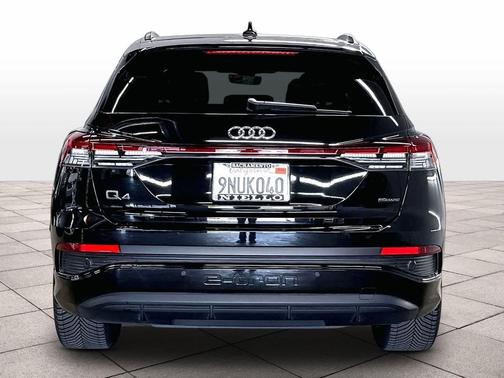 Mythos Black Metallic 2024 Audi Q4 e-tron Premium 55 quattro