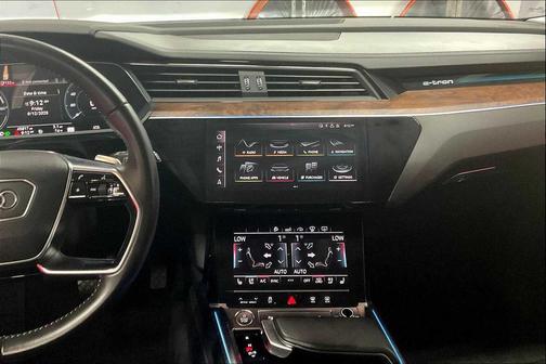 2019 Audi e-tron Premium Plus