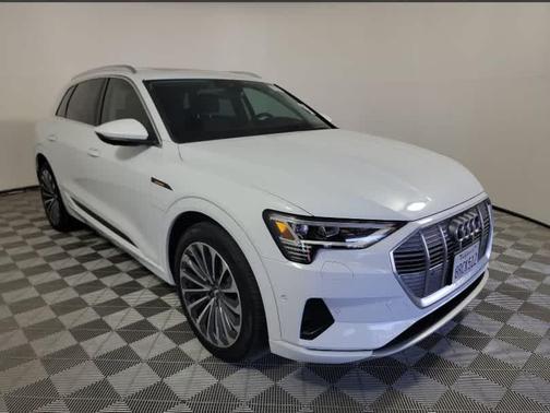 2019 Audi e-tron Premium Plus