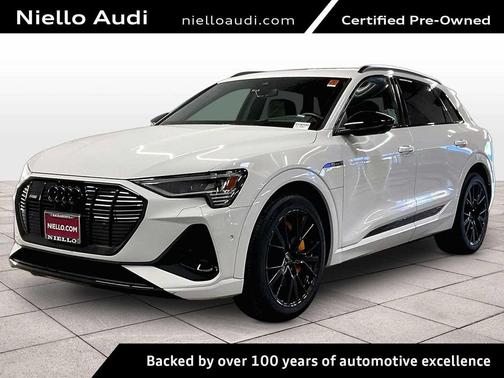 Glacier White Metallic 2023 Audi e-tron Premiumwe