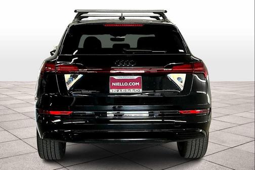 2022 Audi e-tron Premium Plus