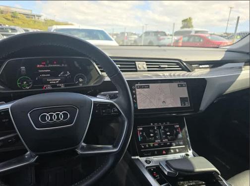 2021 Audi e-tron Premium Plus