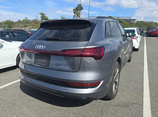 2021 Audi e-tron Premium Plus