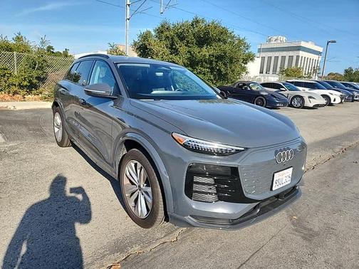 2025 Audi Q6 e-tron Premium Plus