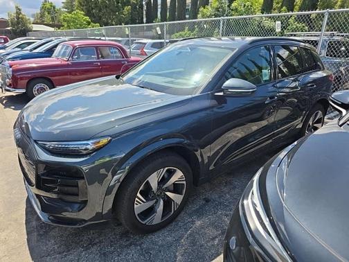 Manhattan Gray Metallic 2025 Audi Q6 e-tron Premium Plus quattro