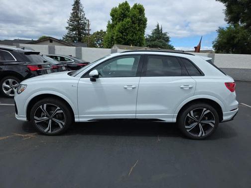 Glacier White Metallic 2023 Audi Q3 45 S line Premium Plus
