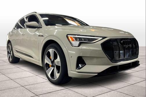 2022 Audi e-tron Premium Plus