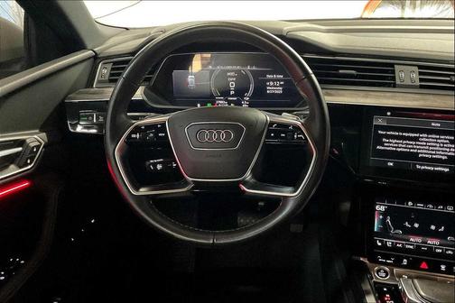 2022 Audi e-tron Premium Plus