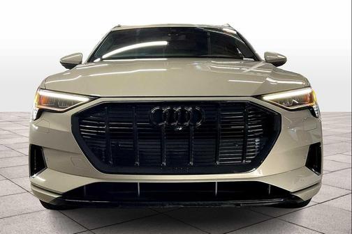 2022 Audi e-tron Premium Plus