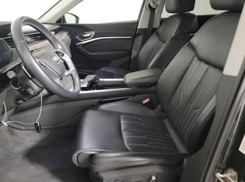 2019 Audi e-tron Premium Plus