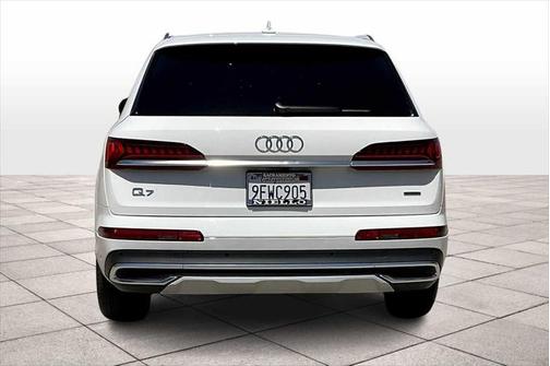 2023 Audi Q7 45 Premium